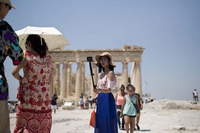 Heatwave in Greece Closes the...
