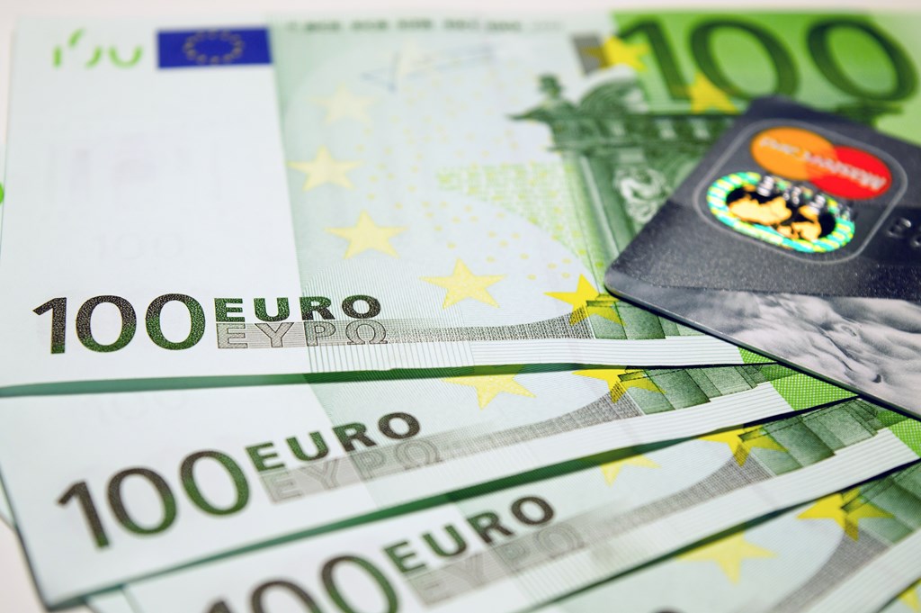 The design of banknotes of...