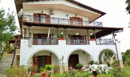 Kuća 420 m² u predgrađu Soluna