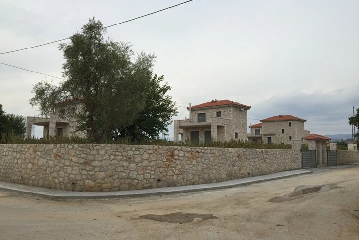 Realty photo 1