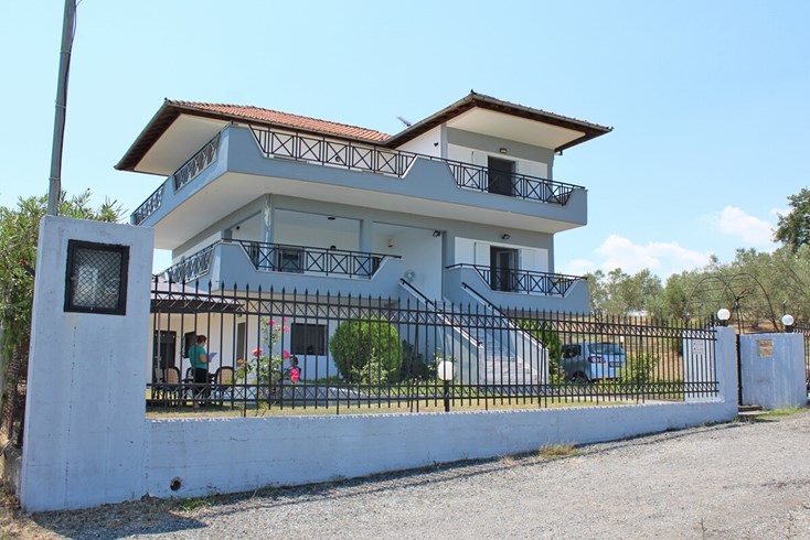 Realty photo 2