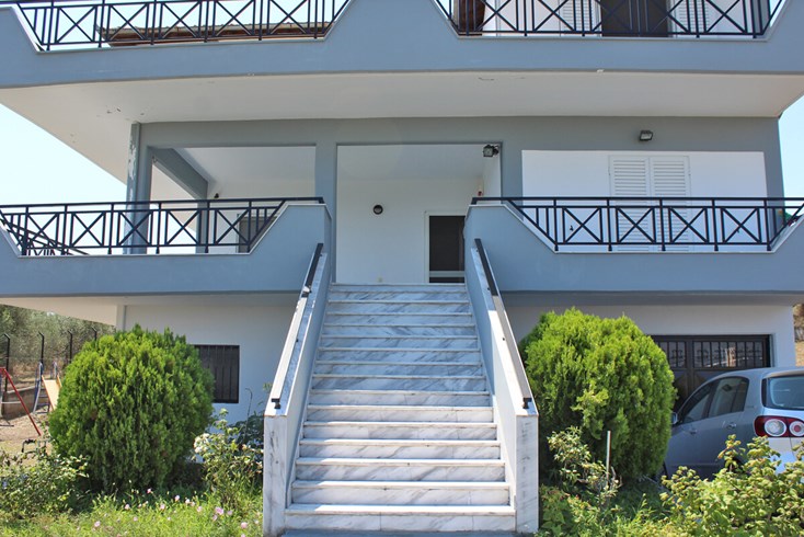 Realty photo 3