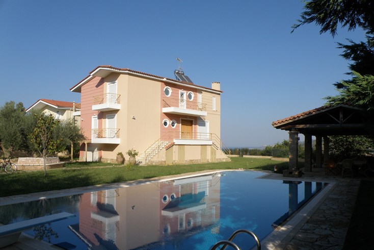 Realty photo 1