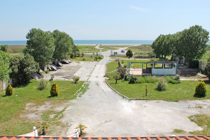 Realty photo 2