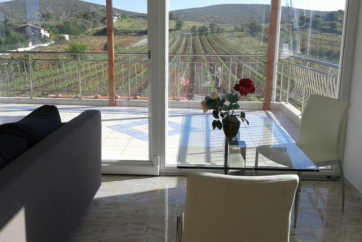 Realty photo 1