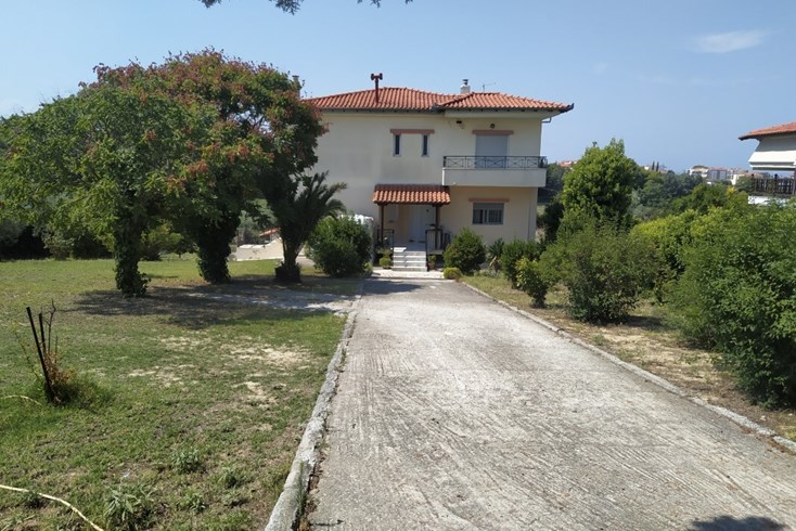 Realty photo 1