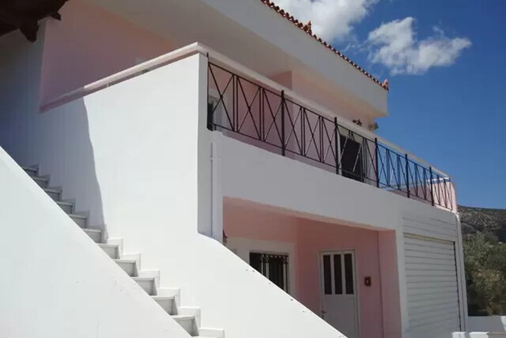 Realty photo 2