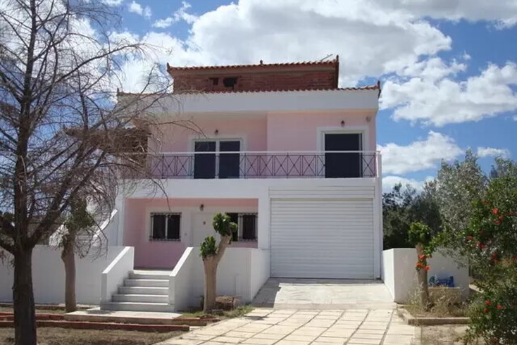 Realty photo 1