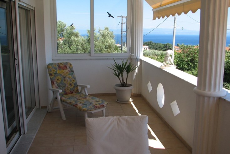 Realty photo 1