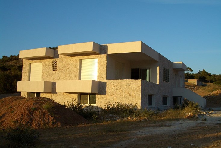 Realty photo 1