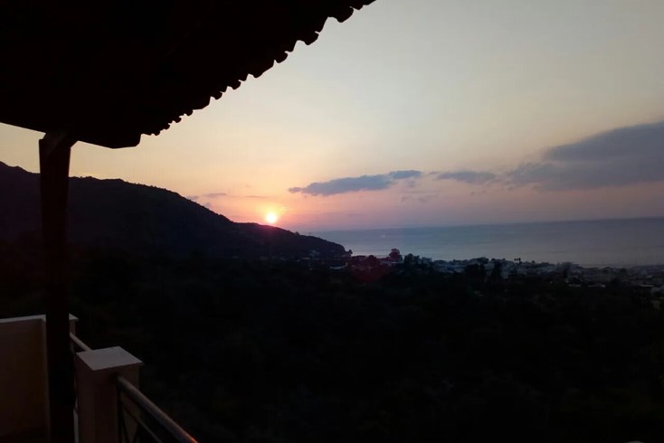 Realty photo 3