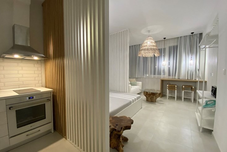 Realty photo 1