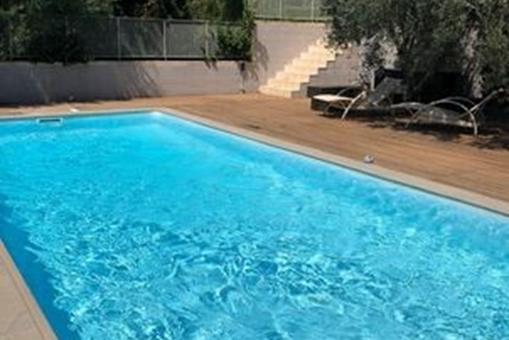 Realty photo 1