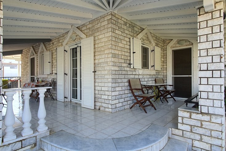 Realty photo 3