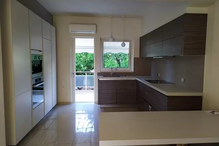 Realty photo 1