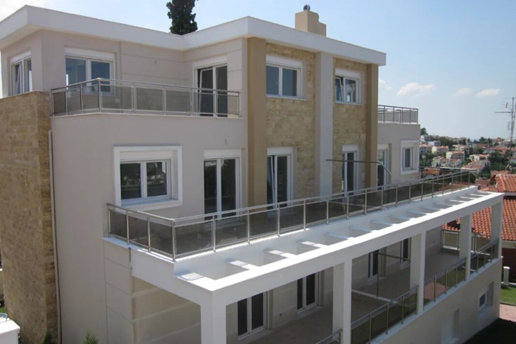 Realty photo 2