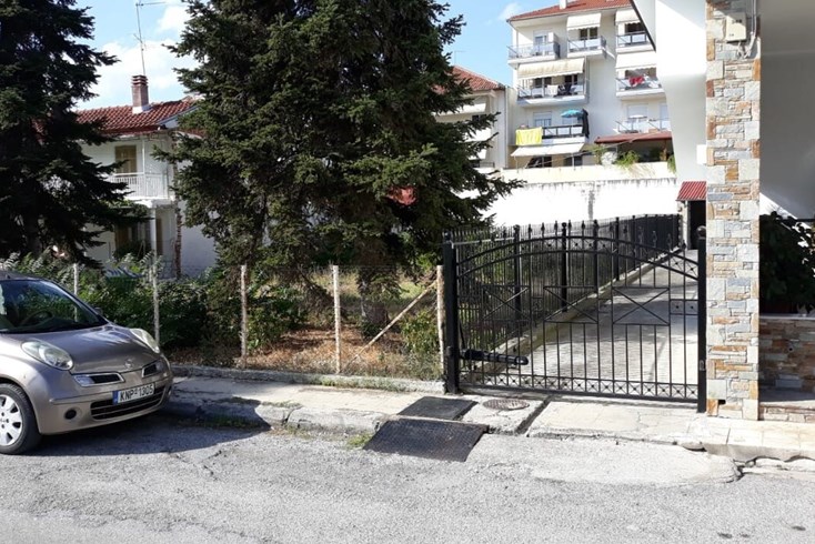 Realty photo 1