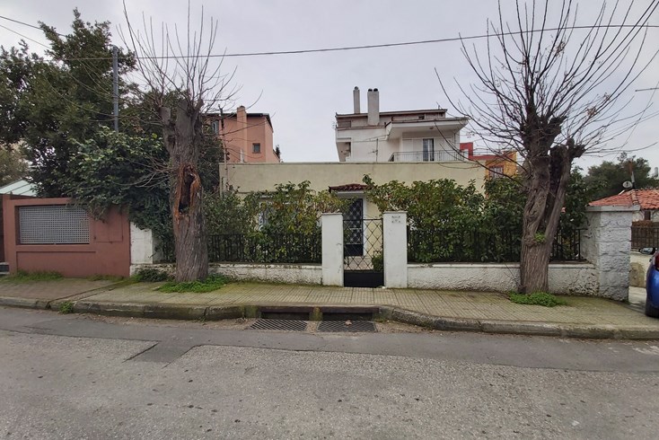Realty photo 1