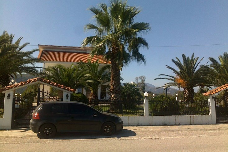Realty photo 3