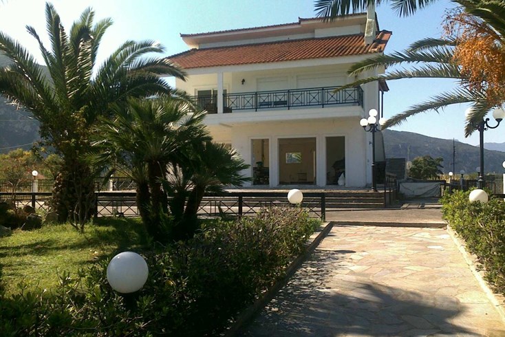 Realty photo 2