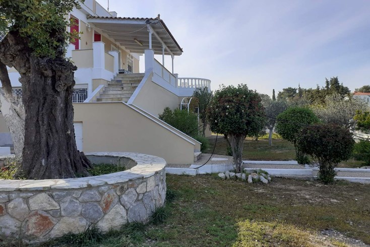 Realty photo 1