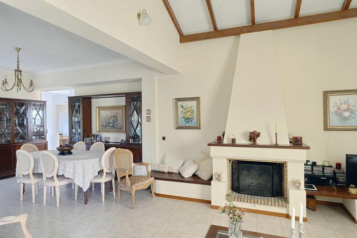 Realty photo 3