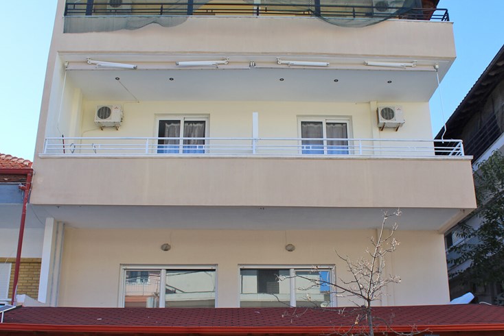 Realty photo 1
