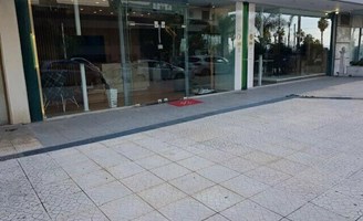 Commercial property 306 m² Atina’da