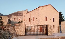 Hotel 180 m² in Peloponnese