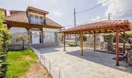 კუნძული 129 m² ასპროვალტაში