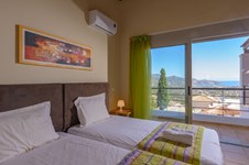 Property 714 photo 13