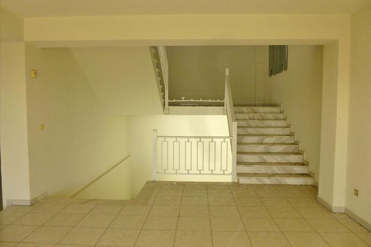 Realty photo 3