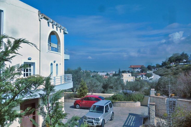 Realty photo 1
