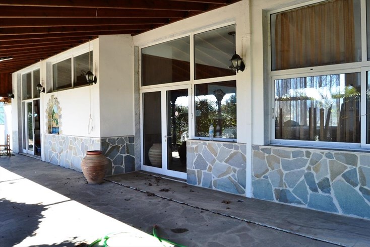 Realty photo 1