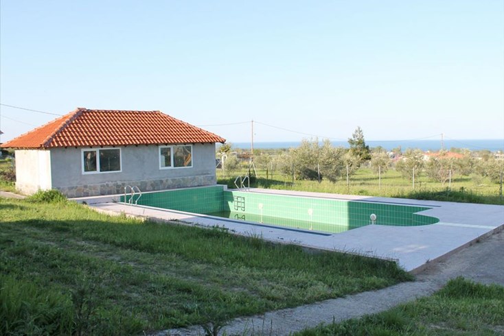 Realty photo 2