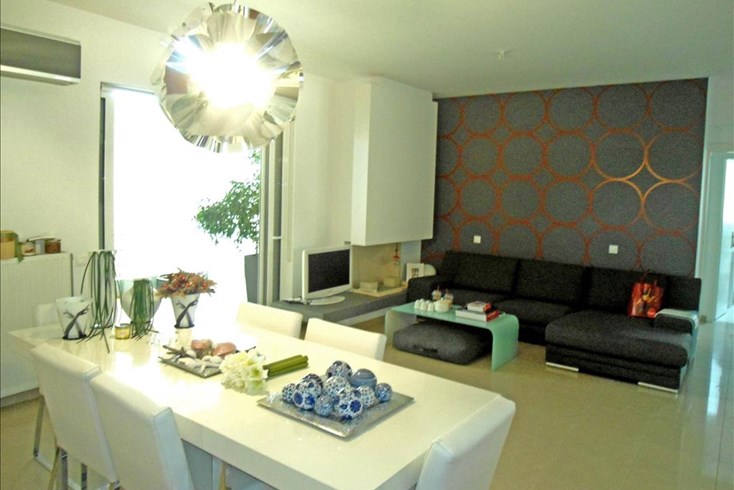Realty photo 1