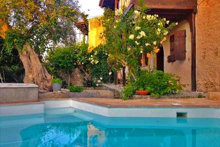 Realty photo 1