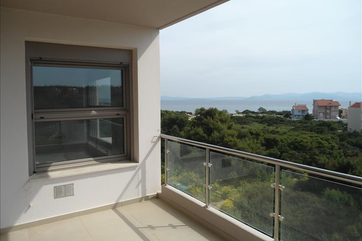 Realty photo 1