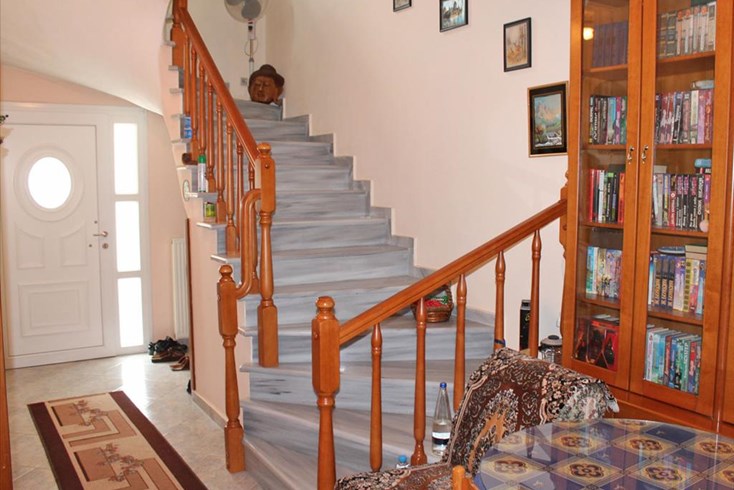 Realty photo 3