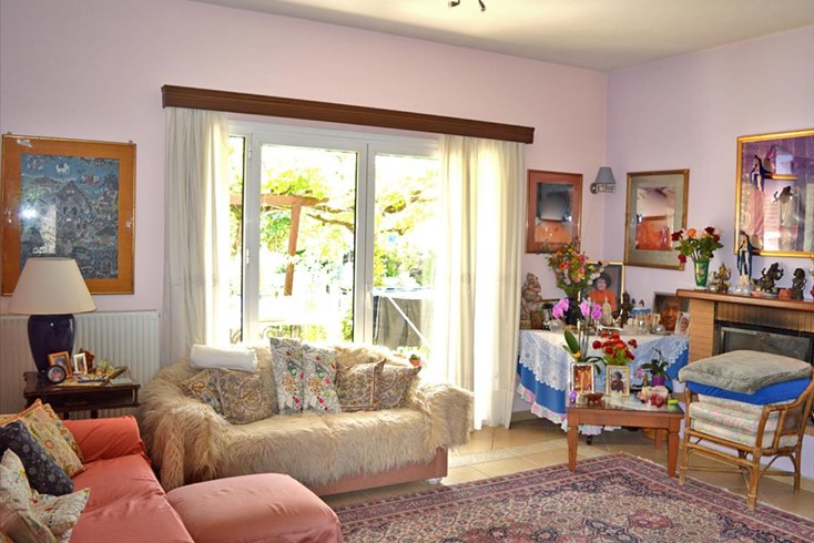 Realty photo 2