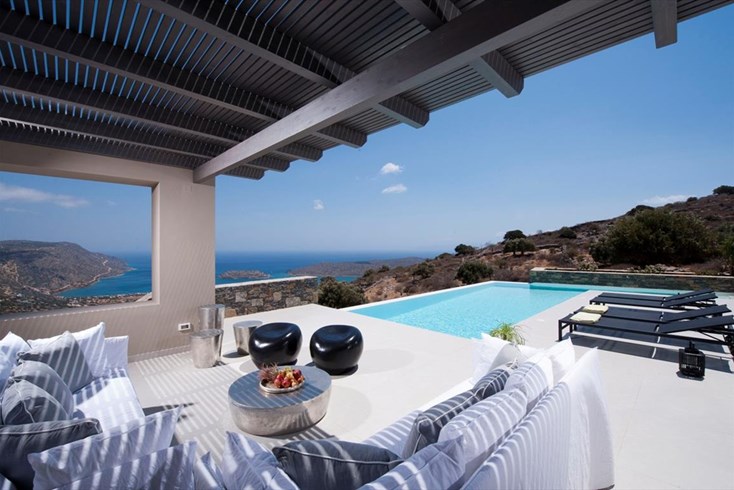 Realty photo 1