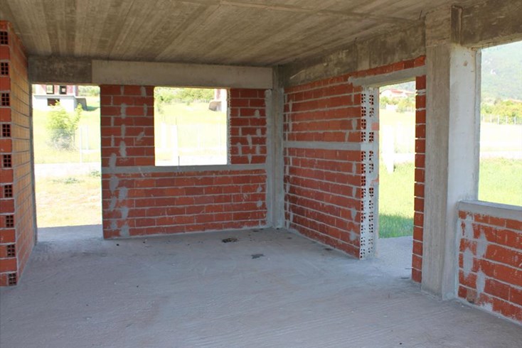 Realty photo 2