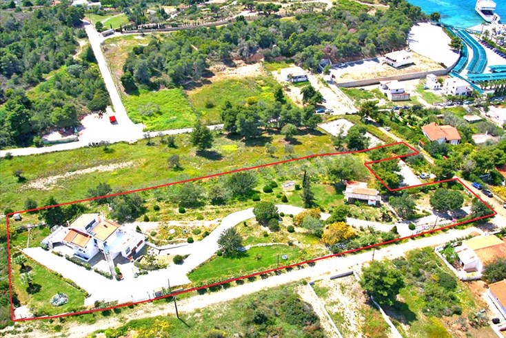 Realty photo 2