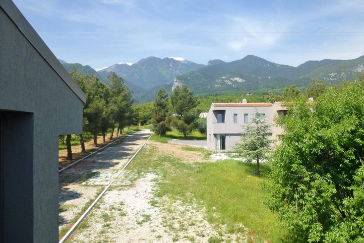 Realty photo 1