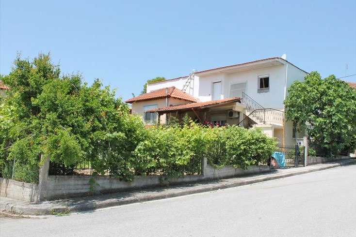 Realty photo 1