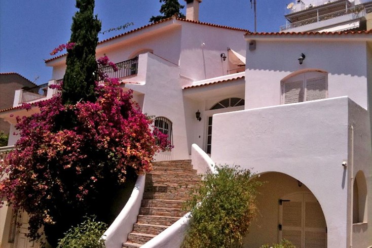 Realty photo 2