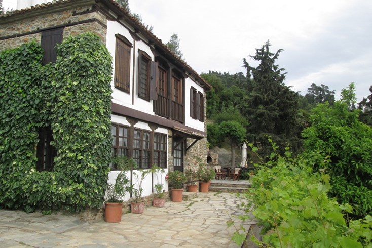 Realty photo 2