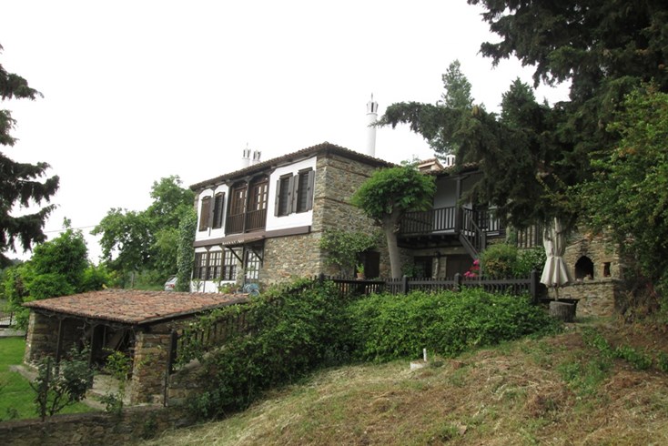 Realty photo 1
