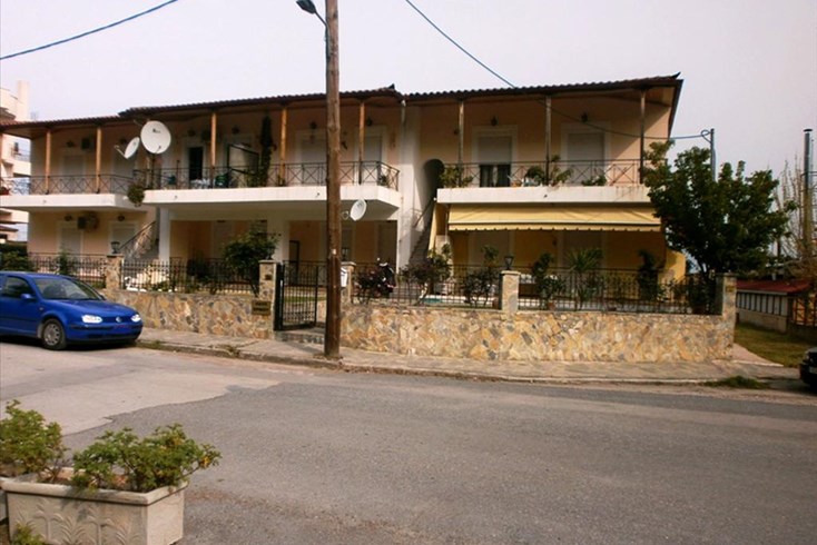 Realty photo 1