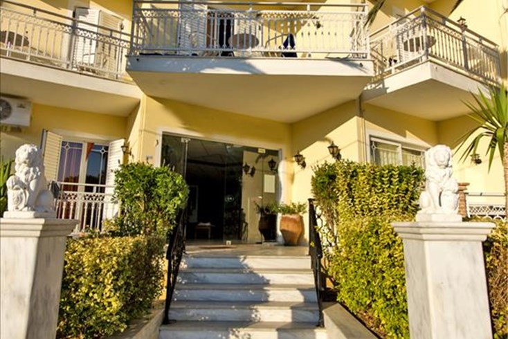 Realty photo 1